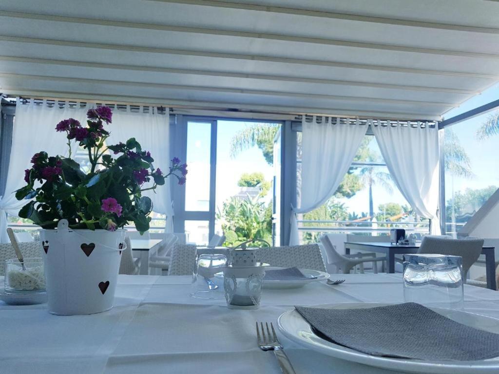 Colonna Rooms & Apartment Trani Exterior photo