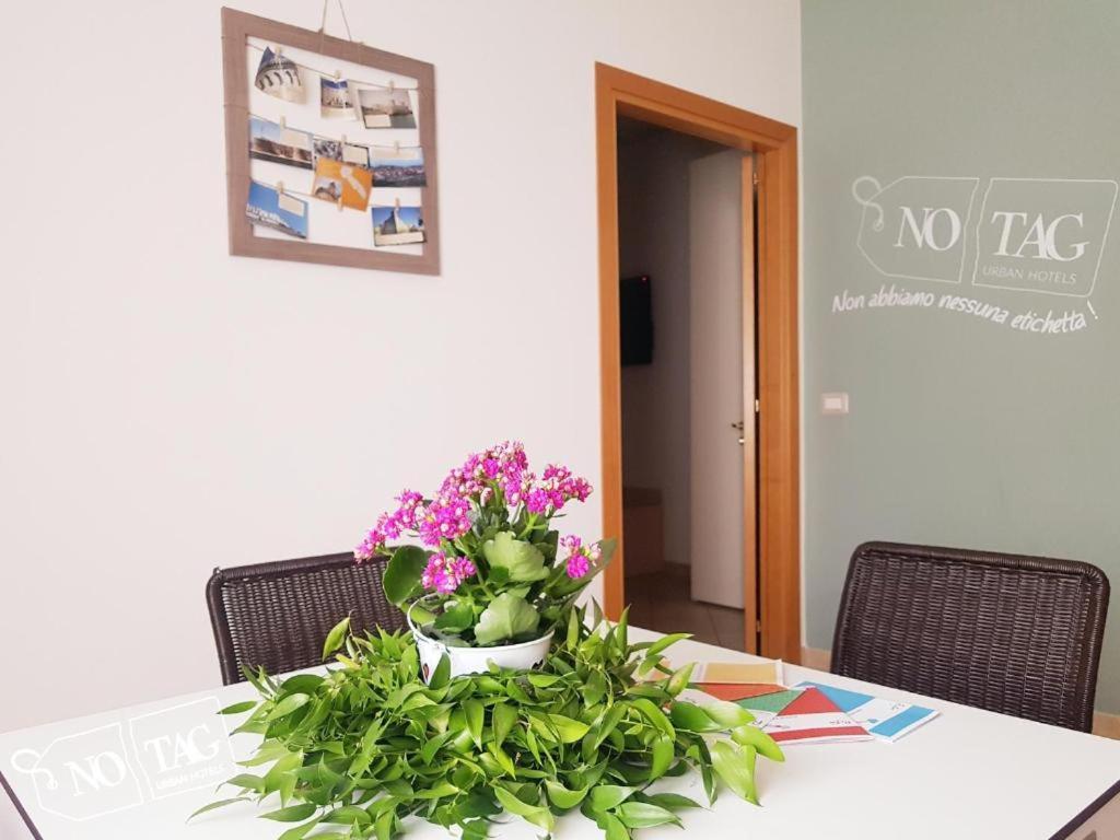 Colonna Rooms & Apartment Trani Exterior photo