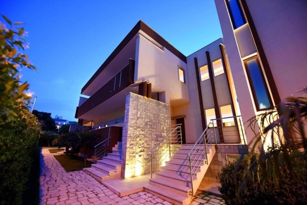 Colonna Rooms & Apartment Trani Exterior photo