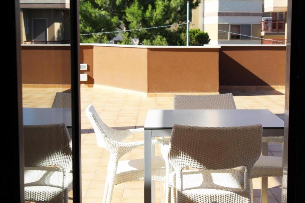 Colonna Rooms & Apartment Trani Exterior photo